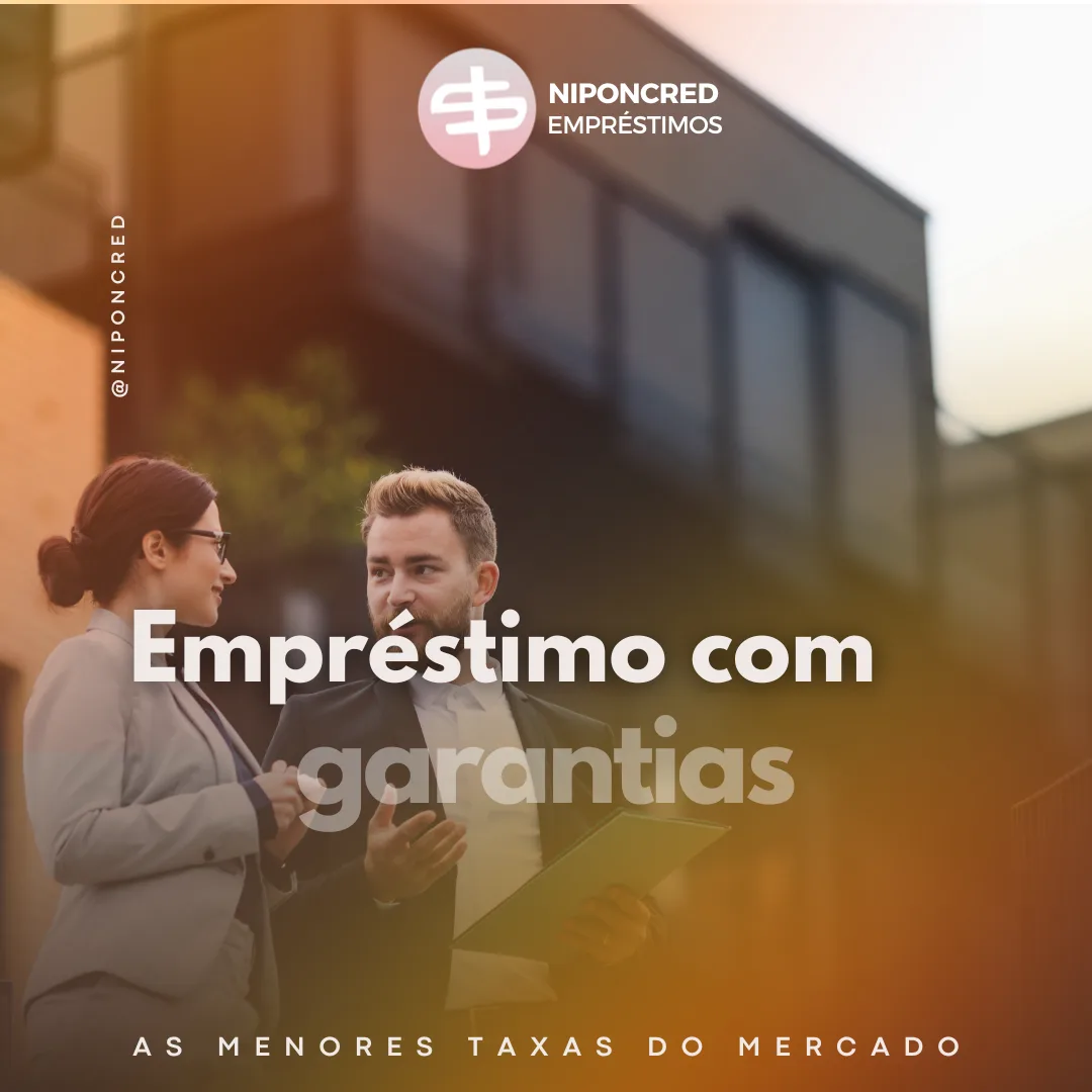 Pessoa com as chaves do seu bem garantindo um empréstimo seguro